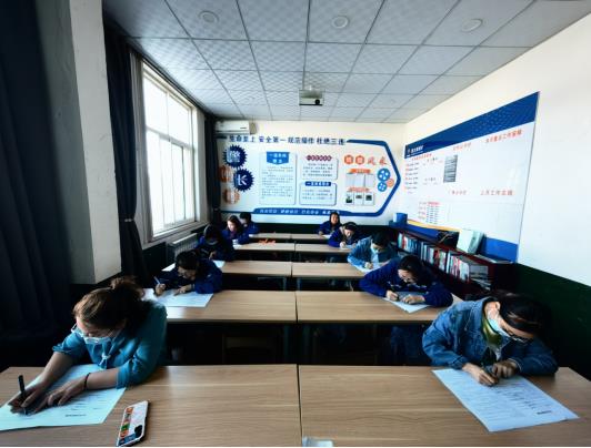 供电作业清静知识考试  王超 摄.jpg